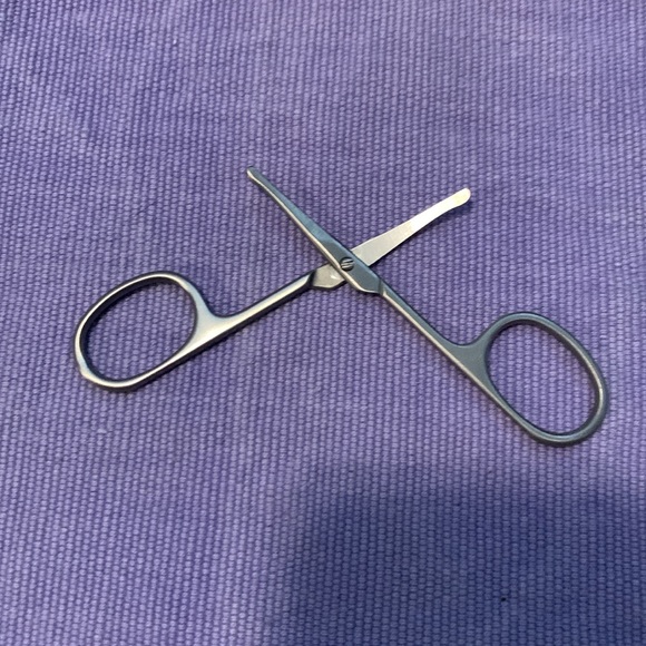 Brand new nail scissors ✂️ - Picture 2 of 3